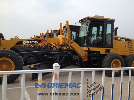 Indonesia Client Visited XCMG Factory And Inspected LW220 Wheel Loader_4