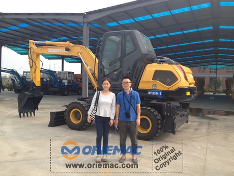 Singapore Company Representative Visited YUONG Factory And Inspected WYL8.5 Wheeled Excavator_1