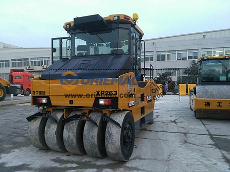 Algeria 2 XCMG Pneumatic Roller XP263_1