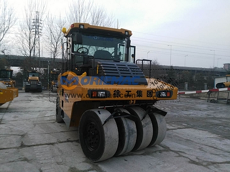 Algeria 2 XCMG Pneumatic Roller XP263_3