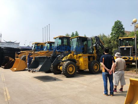 nEO_IMG_2018.04.27-Mongolia Customer Visit XCMG Factory for Backhoe Loader(Betty Ding) (3)