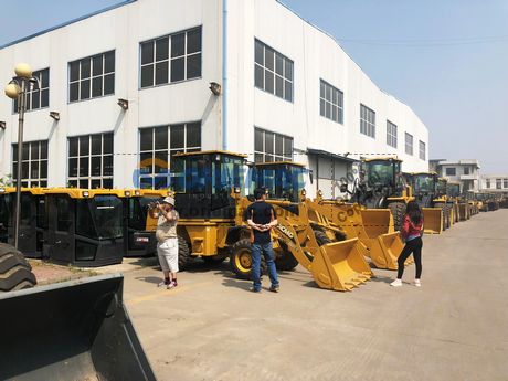 nEO_IMG_2018.04.27-Mongolia Customer Visit XCMG Factory for Backhoe Loader(Betty Ding) (1)
