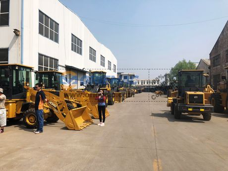 nEO_IMG_2018.04.27-Mongolia Customer Visit XCMG Factory for Backhoe Loader(Betty Ding) (4)