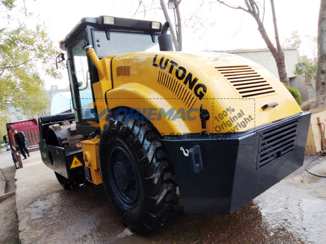 LUTONG LTS208H Road Roller