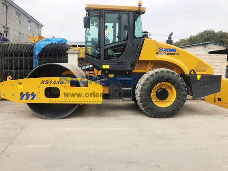 1 Unit XCMG Road Roller XS143J