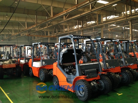 2015-03-11 Philippines Customer Visited HELI Forklift Factory_3