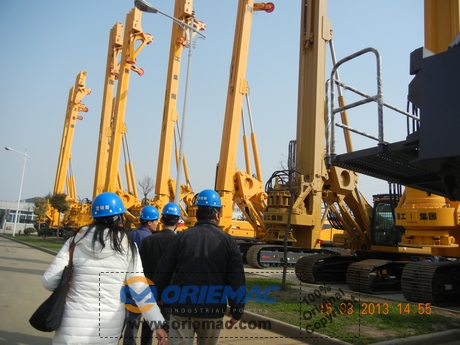 Peru Clients Visited XCMG Factory for Crawler Crane and Drilling Machine_4