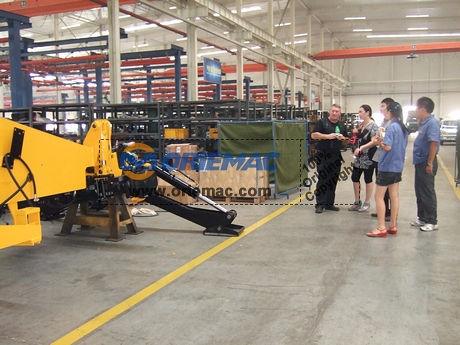 Australian Clients Visited Our XCMG Factory for Excavators_5