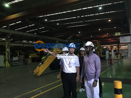 Djibouti Customer Visited Foton Factory for Loading Supervision_4