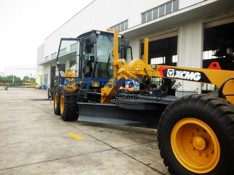 nEO_IMG_motor grader GR2153 (1)