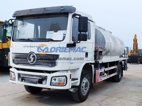 Algeria - 1 Unit CHENGLI CLW5180GLQS3 Asphalt Spreader