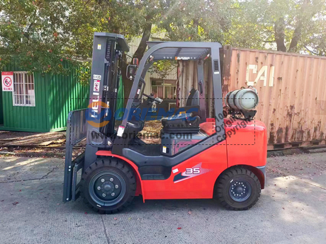 America - 4 Units HELI CPYD35-KU1H Forklift