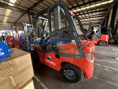 Georgia - 1 Unit HELI CPCD35-XC30K2 Forklift