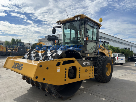 Guatemala - 1 Unit XCMG XS113E Road Roller & HELI CPCD35 Forklift