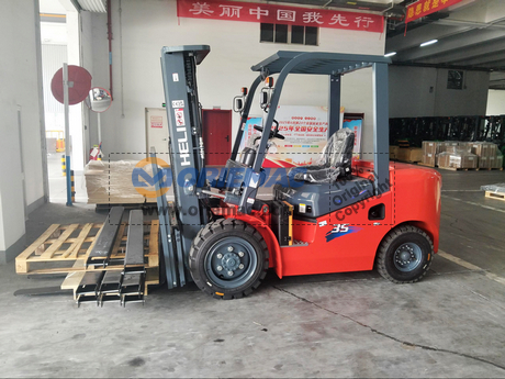 Guatemala - 1 Unit XCMG XS113E Road Roller & HELI CPCD35 Forklift