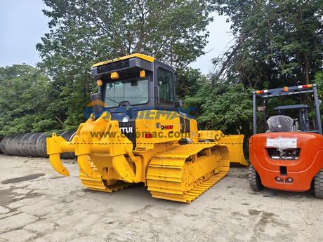 Argentina - 1 Unit SHANTUI DH13-C3 LPG Bulldozer & XCMG XD105TCV Road Roller