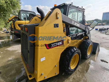 Dominican Republic - 1 Unit XCMG XC740K Skid Steer Loader & XC870K Backhoe Loader